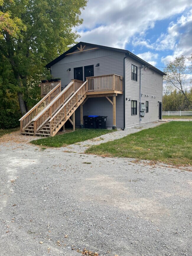 Building Photo - Upgraded 1-bedroom Unit 1