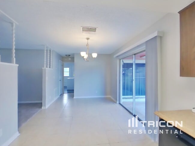 Photo - 1484 Bloomingdale Rd