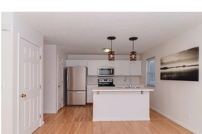 Photo - Get $1,000 off your security deposit OR $2...