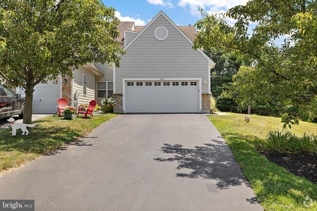 Building Photo - 606 Cork Cir Rental