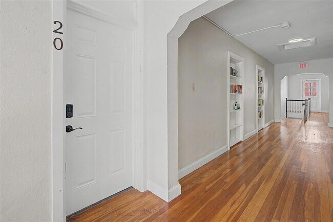 Photo - 517 Columbia Dr Unidad 20