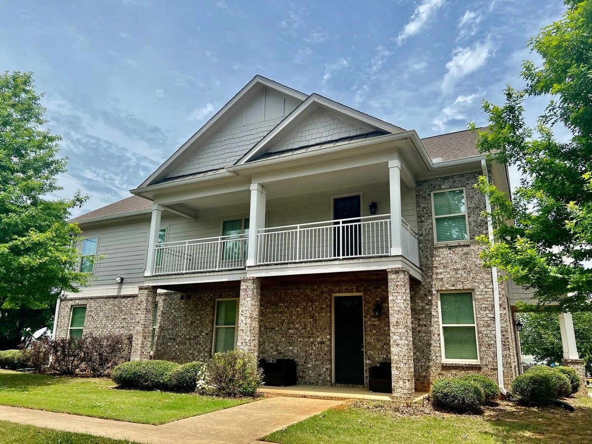 Spacious 3 Bedroom 3.5 Bath Available Fall... - Spacious 3 Bedroom 3.5 Bath Available Fall...