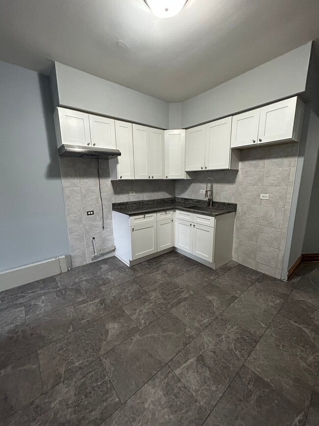Building Photo - 3149 W 42nd Pl Unit 1st floor