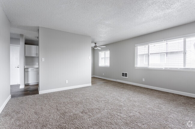 1BR, 1BA - 590 SF