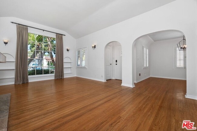 Photo - 2030 Kelton Ave