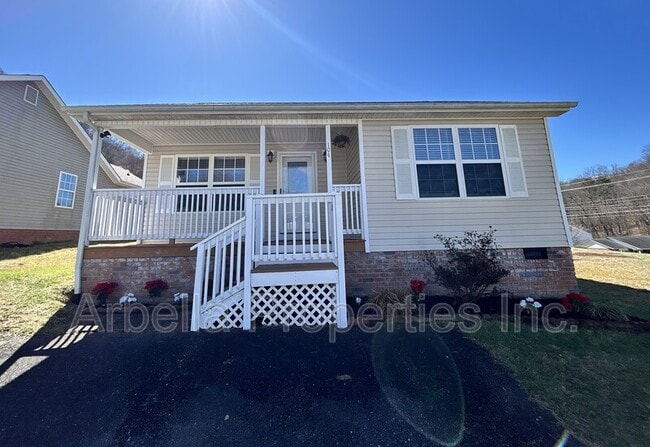 Building Photo - 104 St James Pl