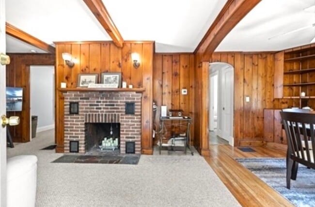 Living room - 435A Walpole St Unit 435A