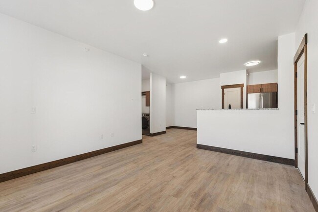 2004 Jefferson Blvd Unit 301 (LR-XXX)