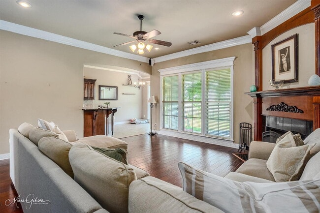 Photo - 244 Gloucester Dr