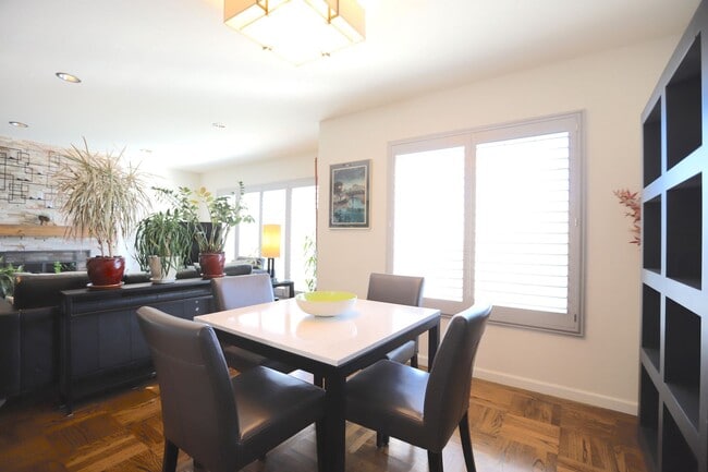 Photo - 140 Avalon Dr Unidad -Upper