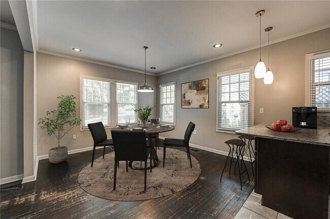 Photo - 483 Burlington Rd NE