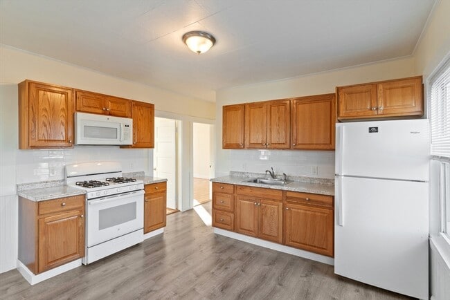 Building Photo - 64 Grant St Unit 3 Rental