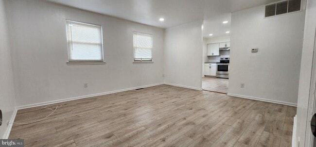 Photo - 17 Fairfax Ave