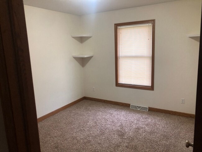 Photo - 2908 Eastern Rd