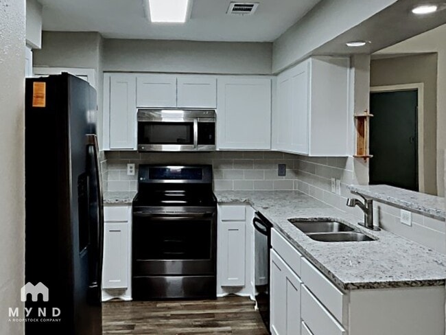 Photo - 939 N Pleasant Woods Dr