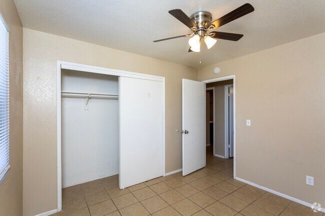 2BR, 1BA - 750SF - Bedroom