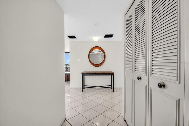 Photo - 400 Island Way Unidad 711