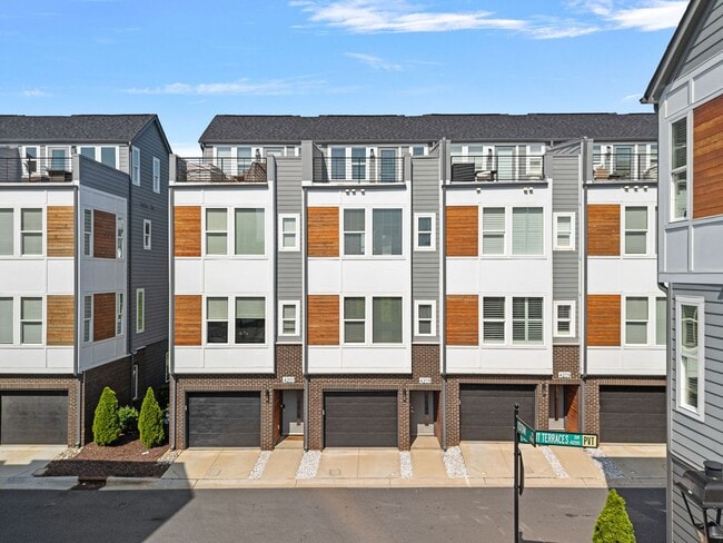 Building Photo - Like New Townhome Ready for Immediate Move-In!!! Bryant Park in West End