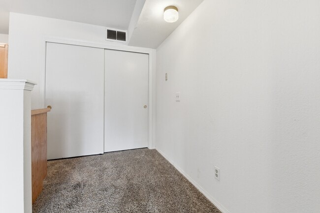 Photo - 5041 Garrison St