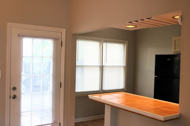 Photo - 503 Hillsboro Ln