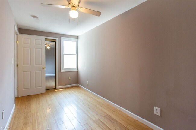 Photo - 4 br, 2 bath Triplex - 1745 WILLINGTON ST ... Unidad 2F