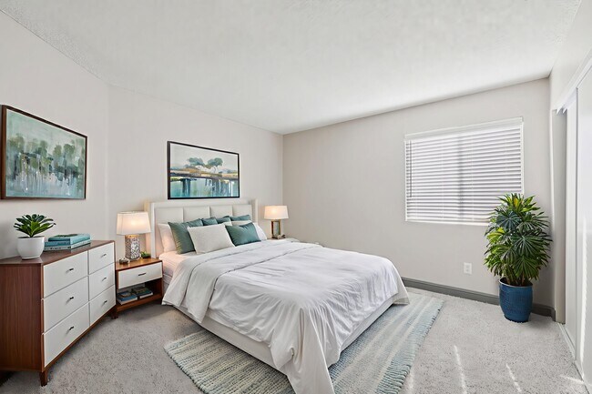 The Bristol at Sunset Apartment Homes