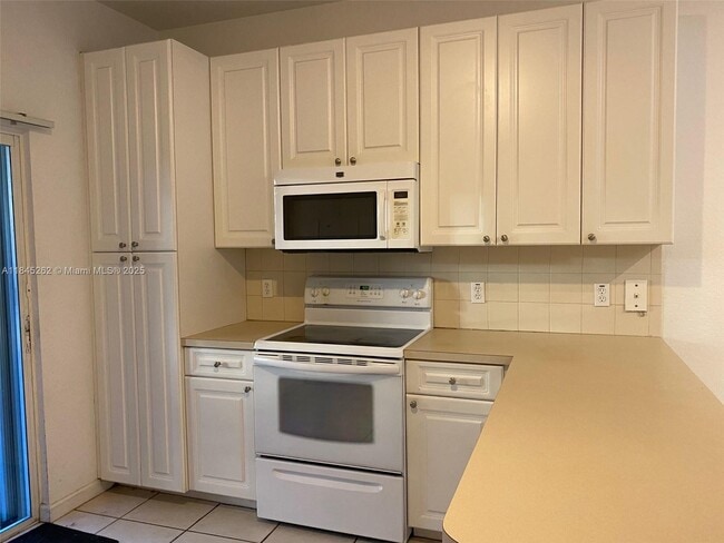 Building Photo - 4950 Washington St Unit 12-4 Rental