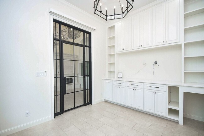 Photo - 422 Mignon Ln