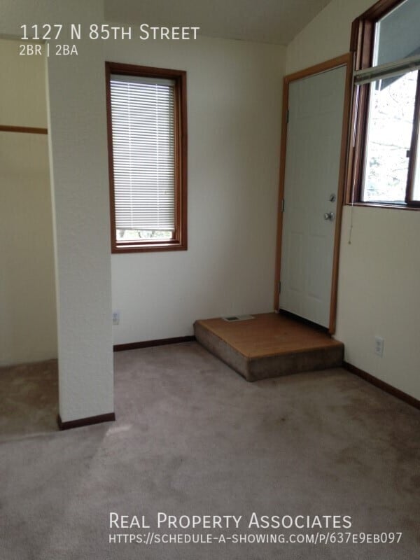 Photo - 1127 N 85th St