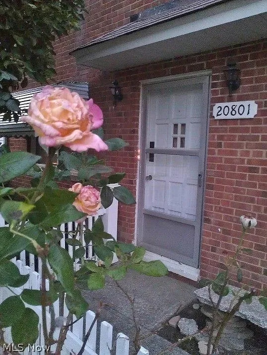 Photo - 20801 Crystal Ave