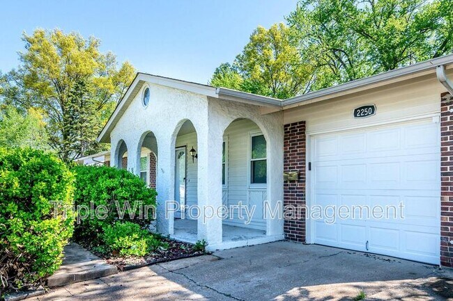 2250 Spoonwood Dr