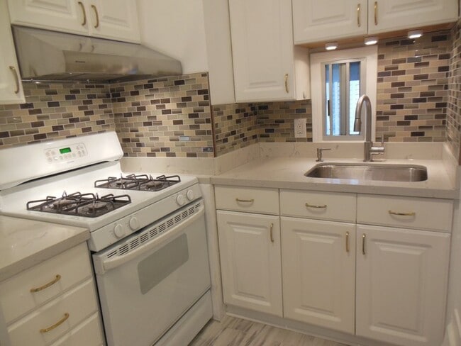Photo - 181 Saturn St Unit 1