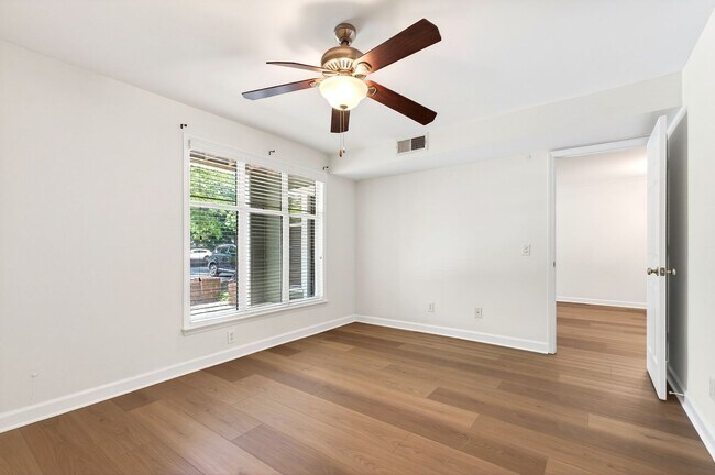 Photo - 1010 Nicholwood Dr