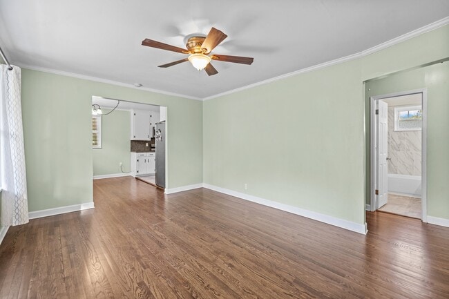 Building Photo - 205 Fieldstone Cir