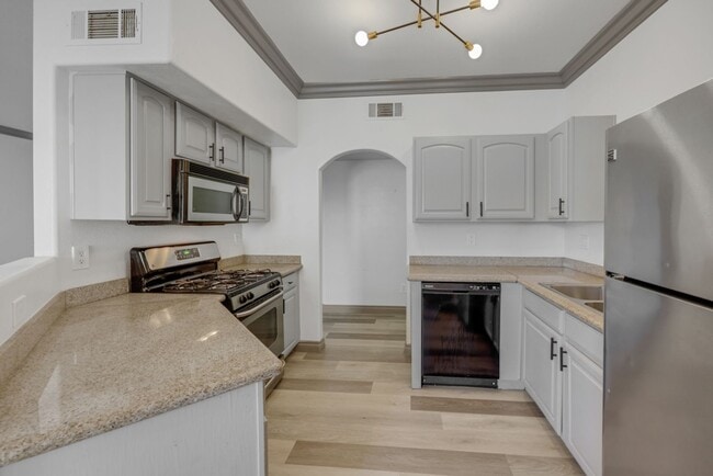 Photo - Gorgeous highly upgraded 2 bedroom condo