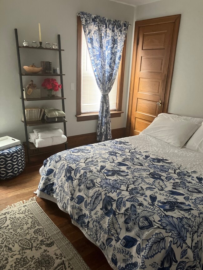 Bedroom with queen memory foam mattress - 1115 Hamilton Ave Unit Upstairs