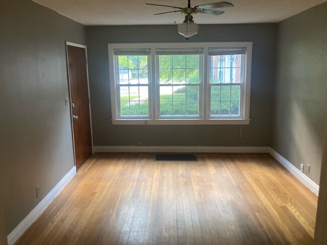 Photo - 4705 Bellevue Ave Unit B