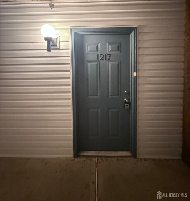 Building Photo - 1217 Waterford Dr