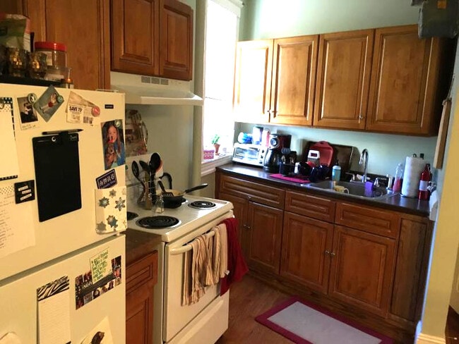 Building Photo - 61 Park Dr