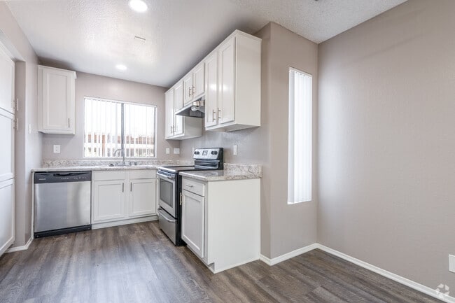 3BR, 2BA - 1,033SF - Kitchen
