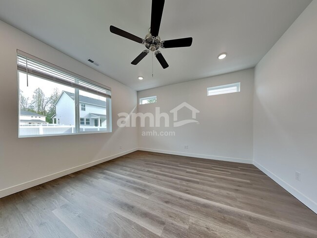 Photo - 7622 Brenden St SW