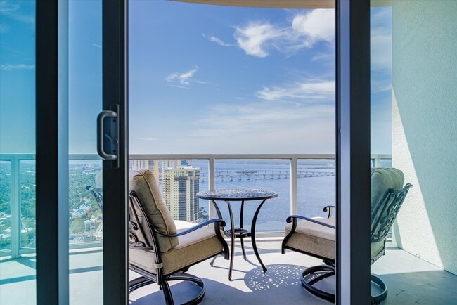 Photo - 3000 Oasis Grand Blvd Unit LPH-1