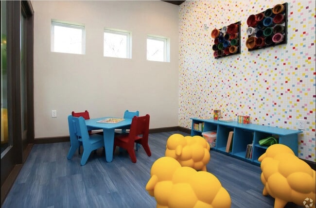 Photo - 1800 S I- 35 Service Rd