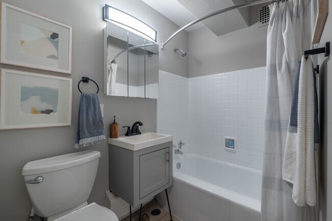 Photo - 5815 N Sheridan Rd Unidad 706