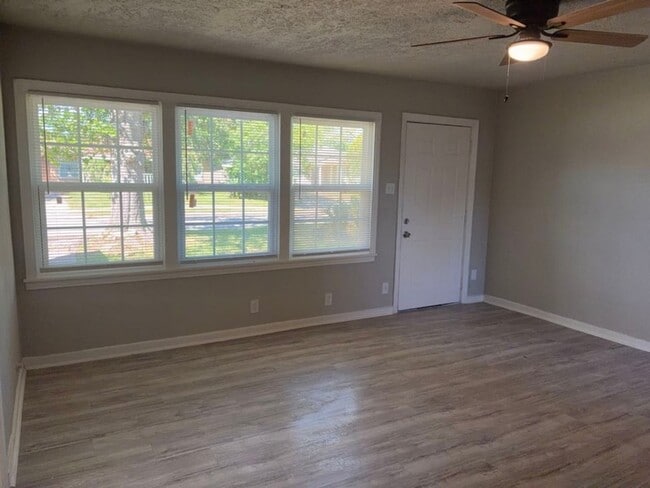 Photo - 5962 Belarbor St