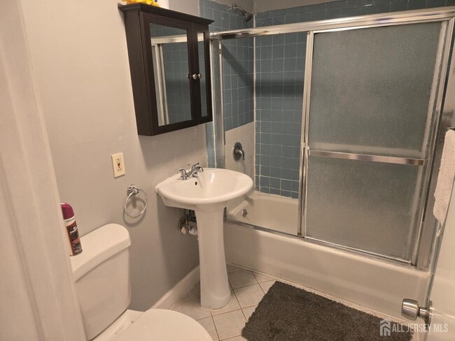 Photo - 143 College Dr