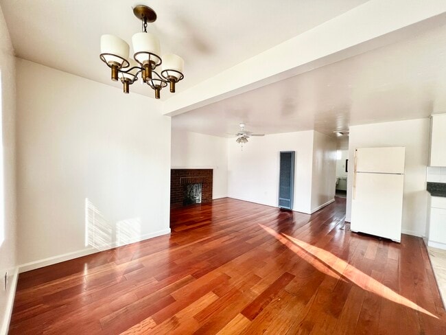 Building Photo - 451 27th St