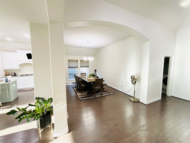 Photo - 2507 Elmwood Trl