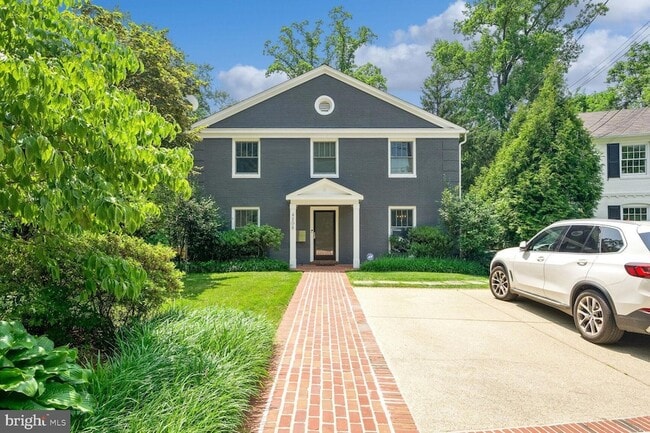 Building Photo - 4208 Maple Terrace