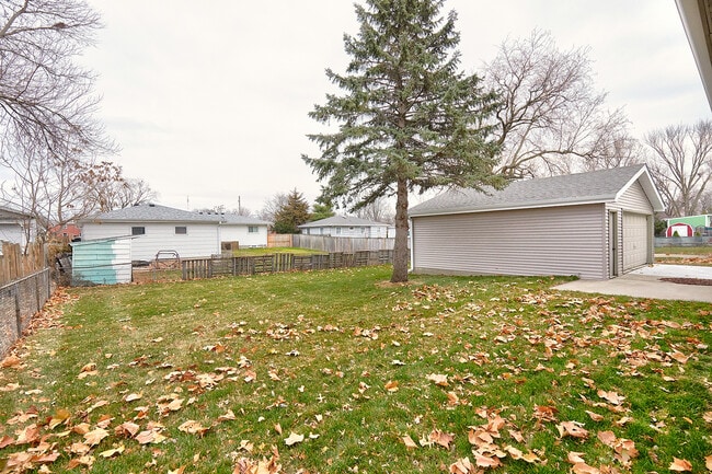 Photo - 409 SW Ash Dr